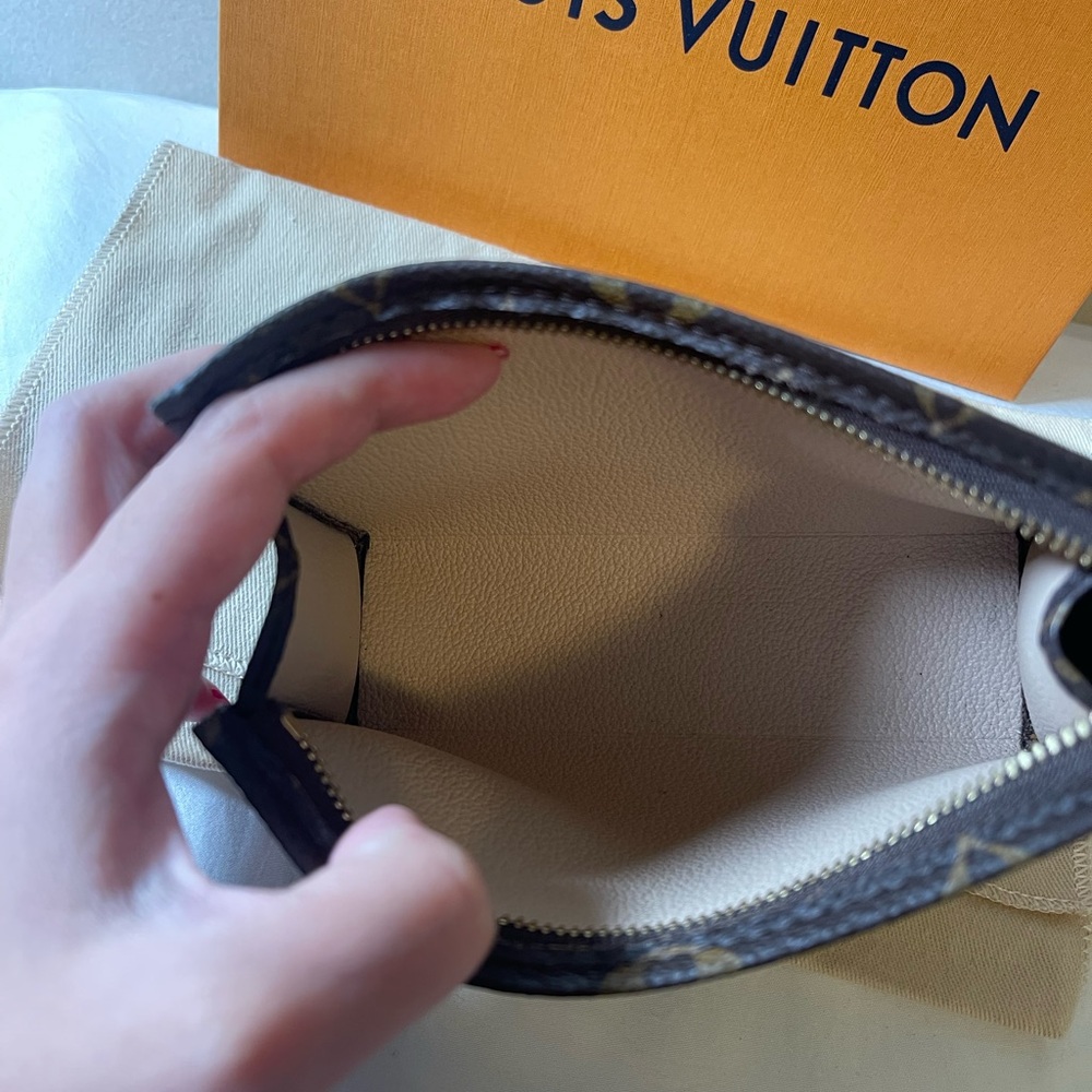 ❌SOLD❌ Louis Vuitton Toiletry 15 - Picture 8 of 9